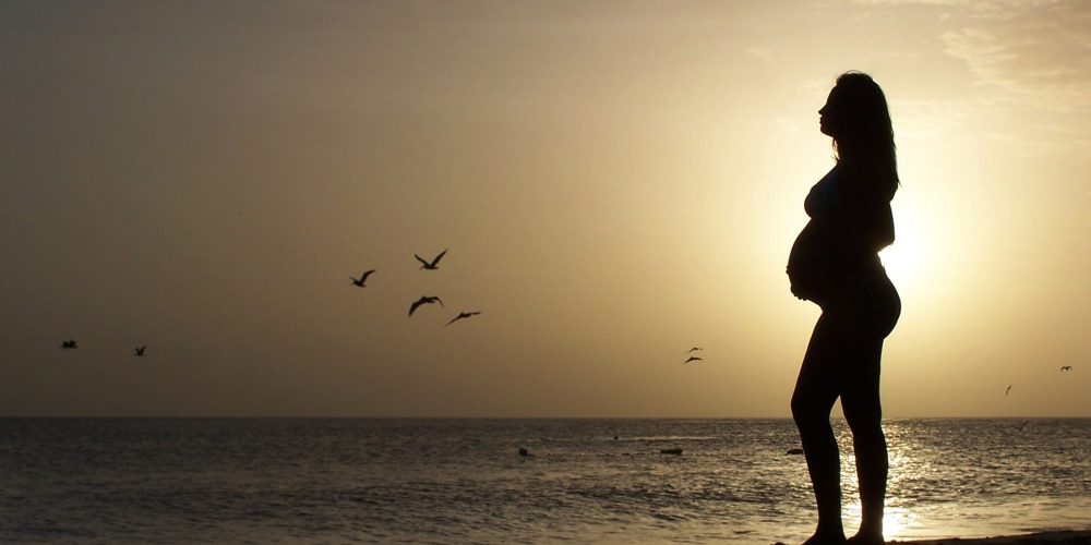 Ideas para la mujer embarazada en un día de playa